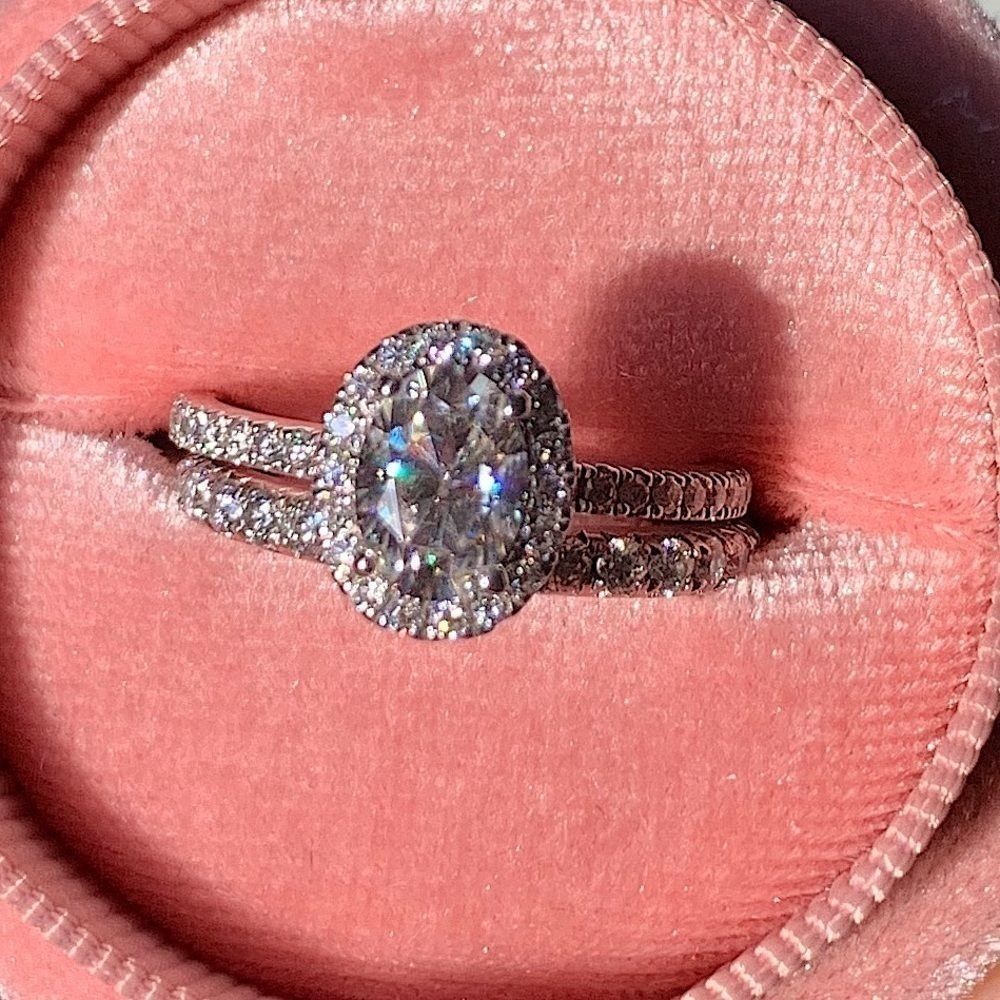 ♦️Rare oval halo diamond bridal ring♦️